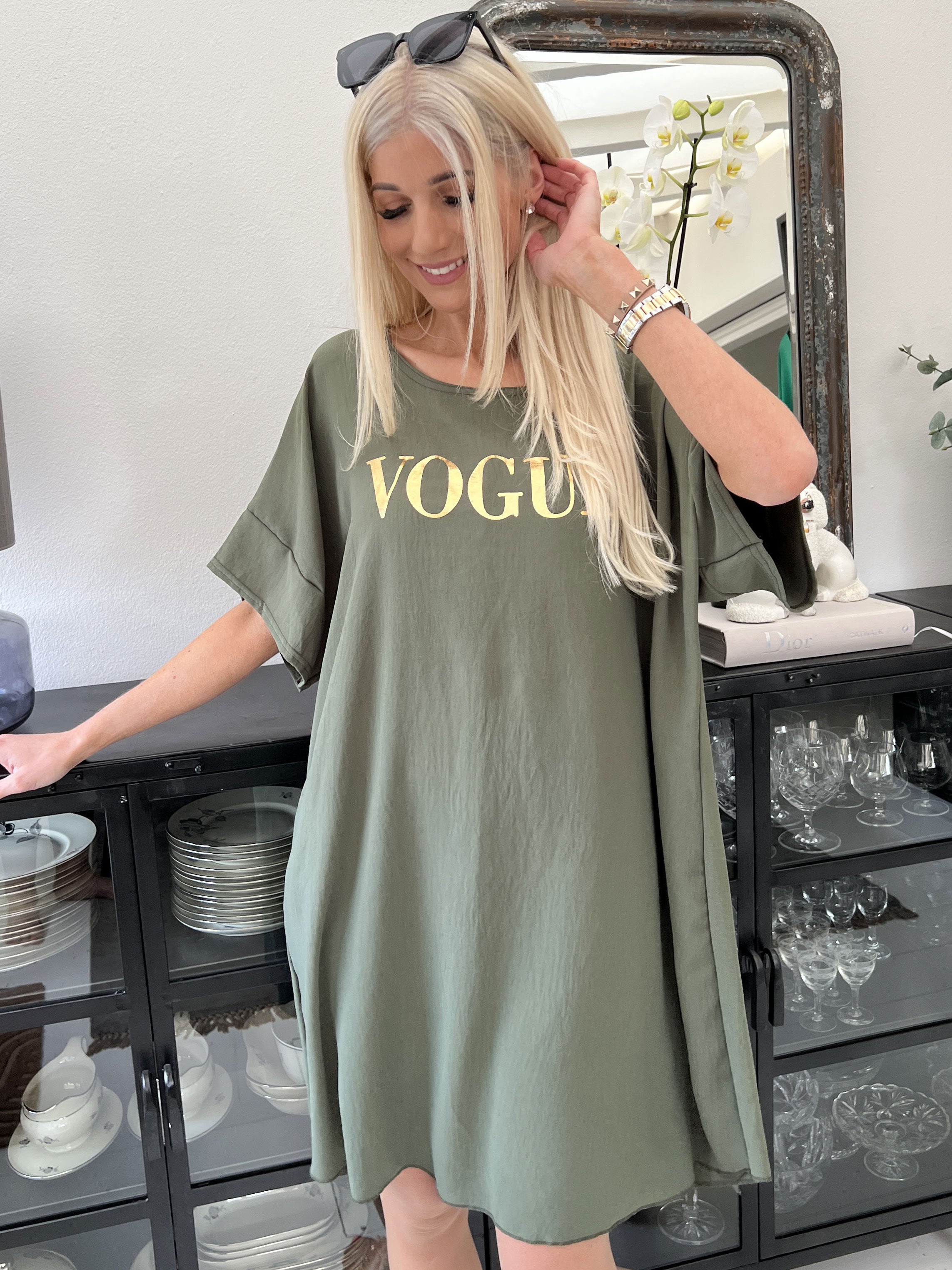 Clara - Löst sittande klänning med mode som står